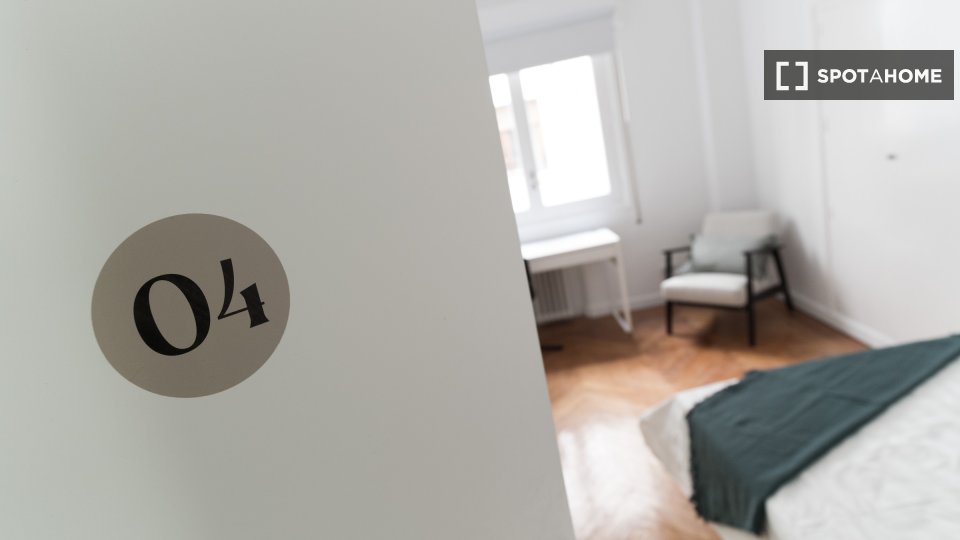Double room Madrid, 10 beds, 380m² — photo 1