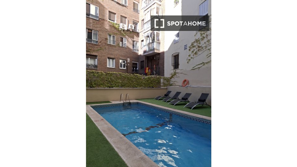 Double room Madrid, 6 beds — photo 11