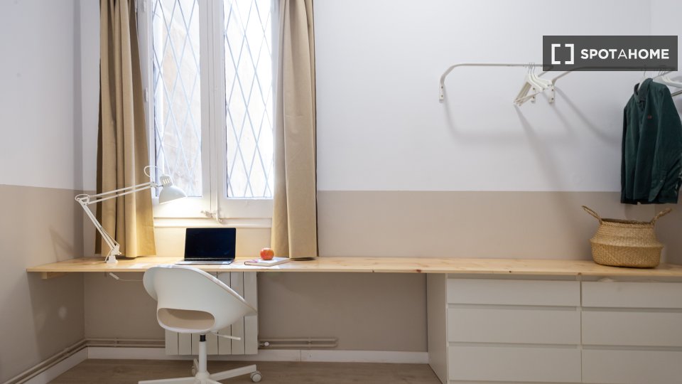 Double room Barcelona, 4 beds, 90m² — photo 15