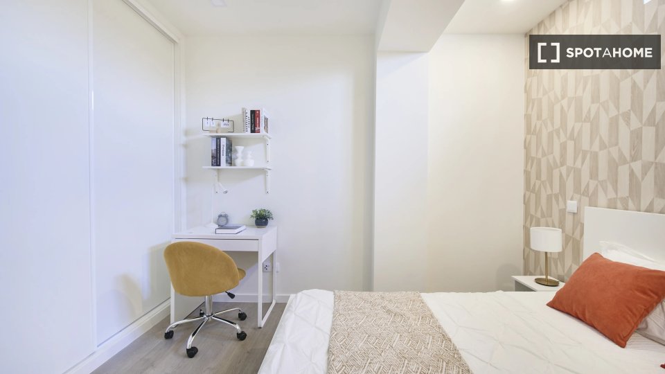 Double room Lisbon, 4 beds — photo 13