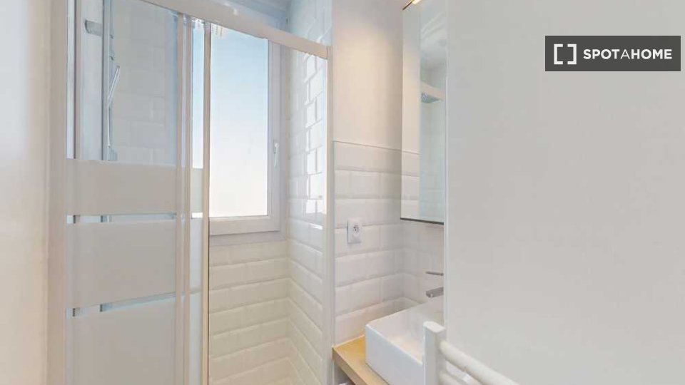 Double room Paris, 5 beds, 110m² — photo 9
