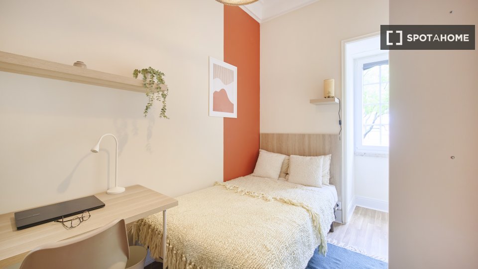 Double room Lisbon, 9 beds — photo 18