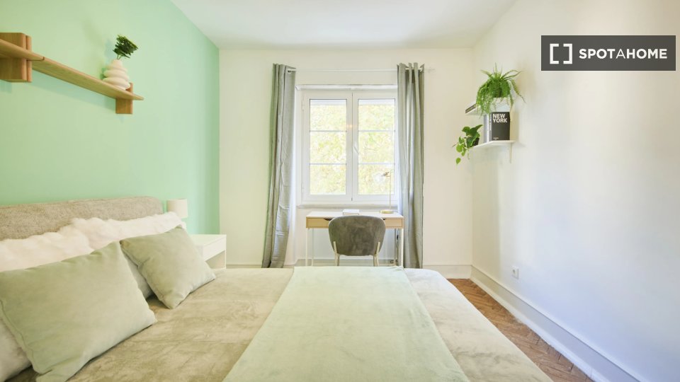 Double room Lisbon, 6 beds — photo 14