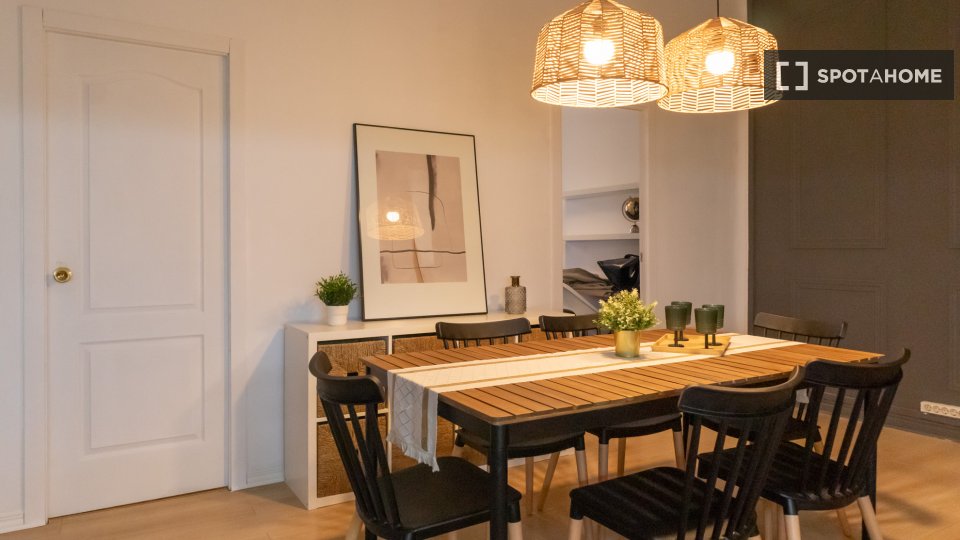 Double room Madrid, 7 beds, 160m² — photo 42