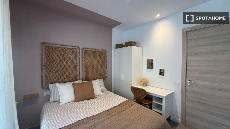 Double room Barcelona, 4 beds, 90m² — photo 12