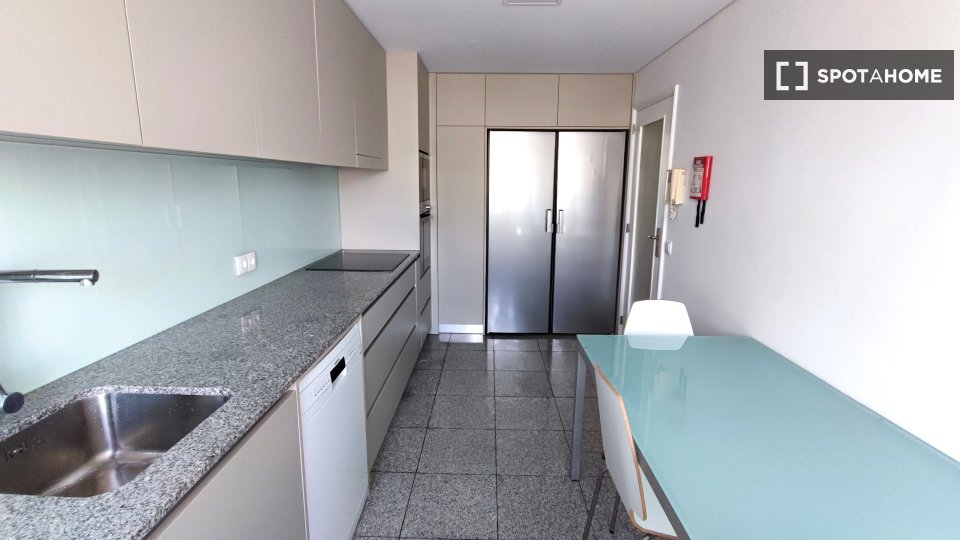 Apartment Porto, 4 beds, 165m² — photo 15