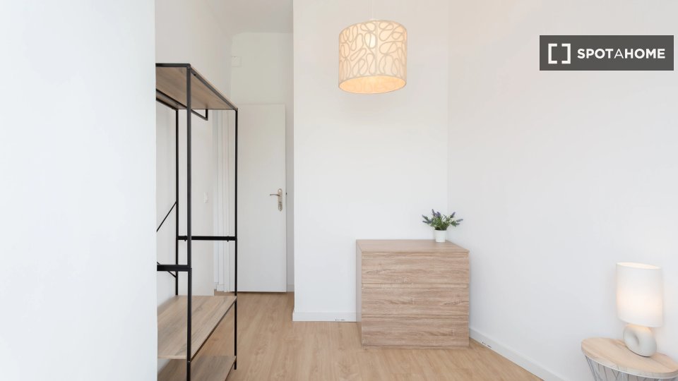 Double room Lisbon, 5 beds — photo 12