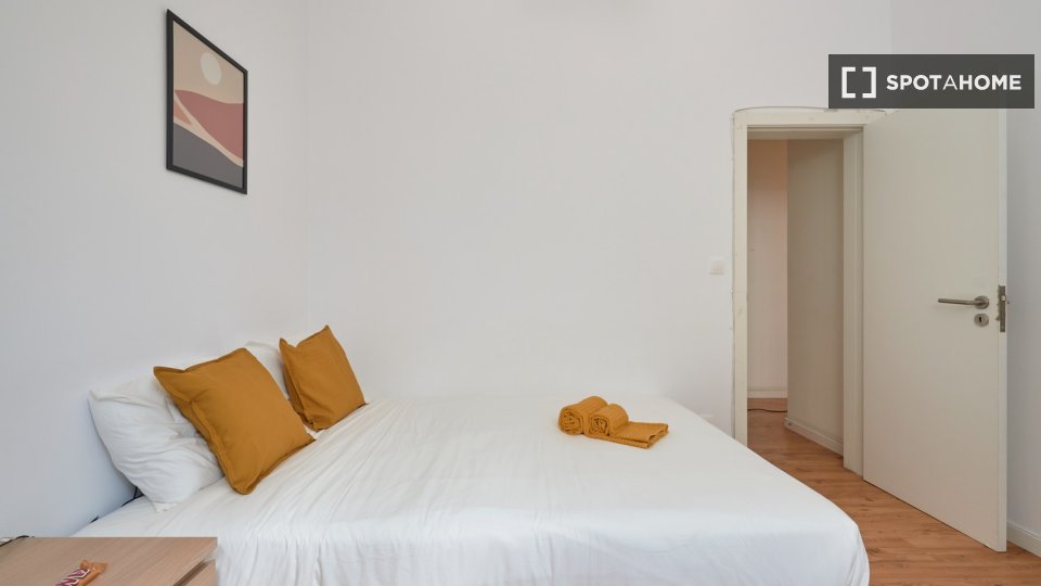 Double room Lisbon, 5 beds — photo 12