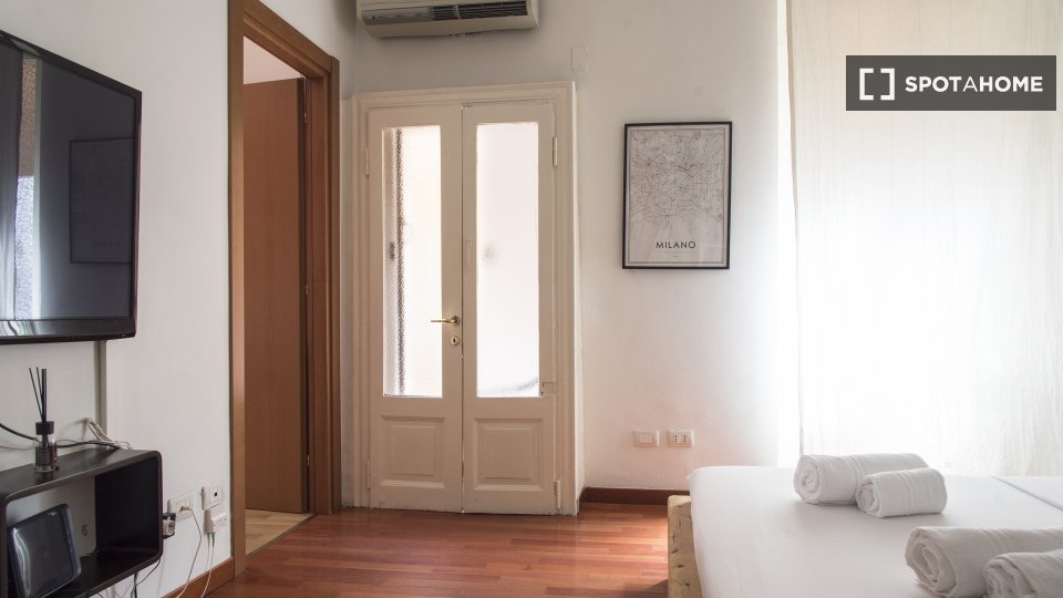 Apartment Milan, 1 bed, 44m² — photo 2