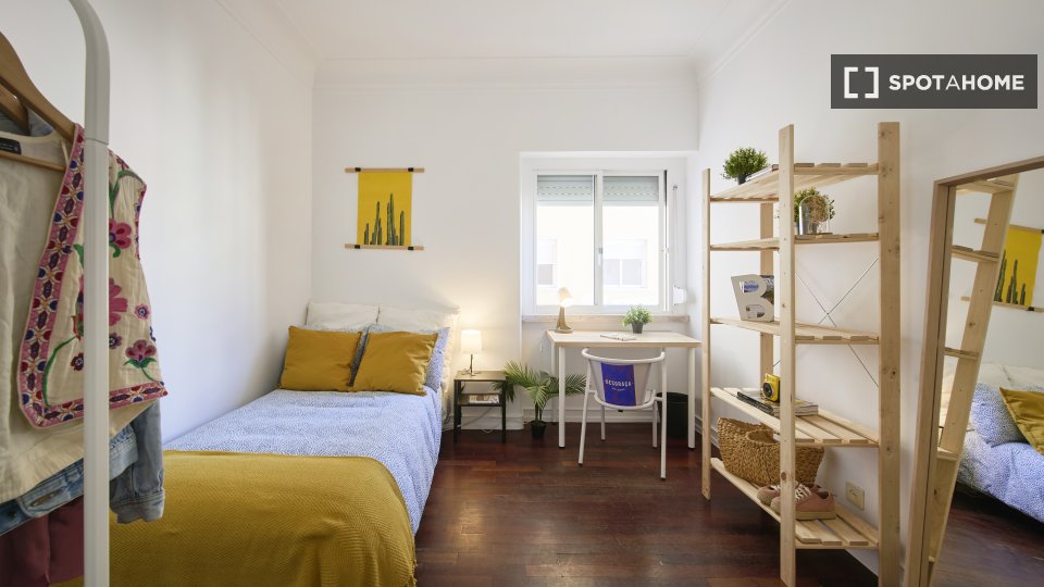 Double room Lisbon, 5 beds — photo 1