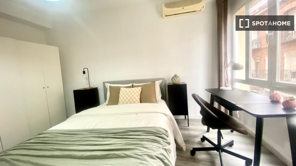 Double room Madrid, 5 beds — photo 8