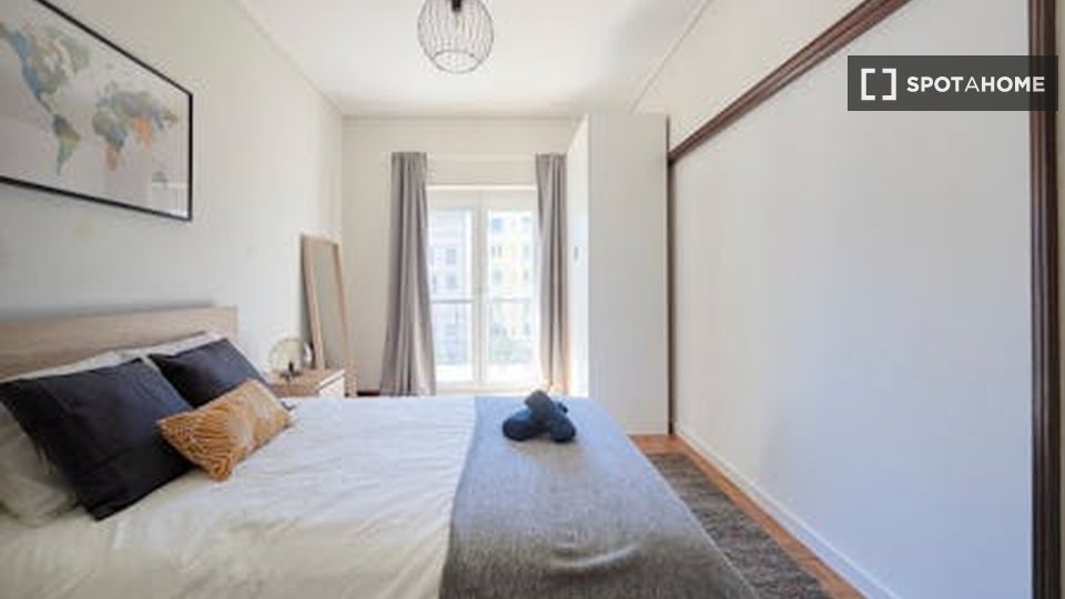 Double room Lisbon, 5 beds — photo 15