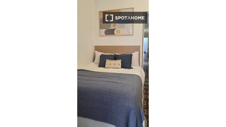Double room Barcelona, 10 beds, 210m² — photo 1