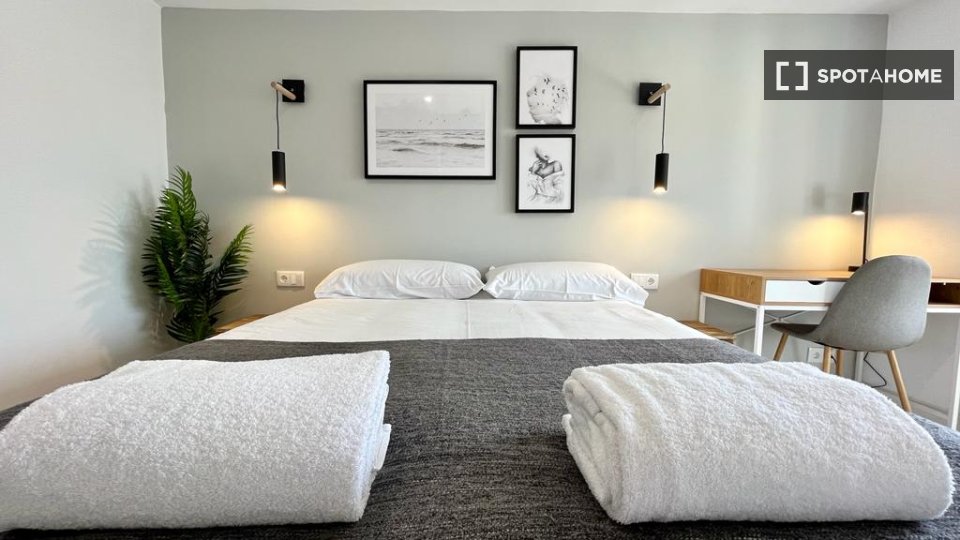 Double room Madrid, 5 beds — photo 26