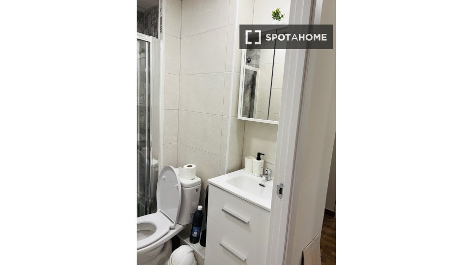 Double room Valencia, 3 beds, 110m² — photo 4