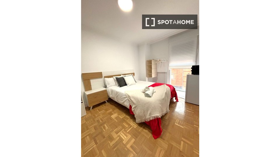 Double room Madrid, 8 beds, 160m² — photo 21