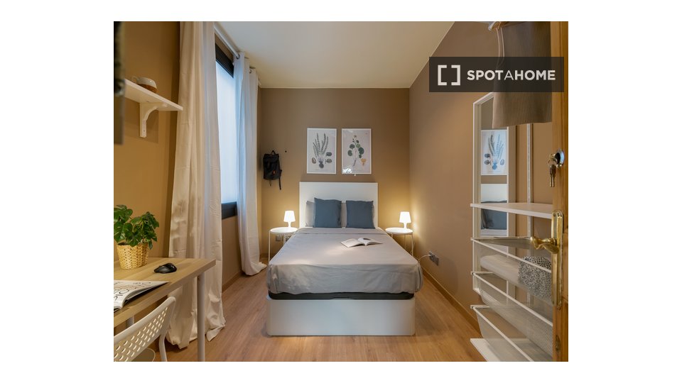 Double room Barcelona, 5 beds — photo 9