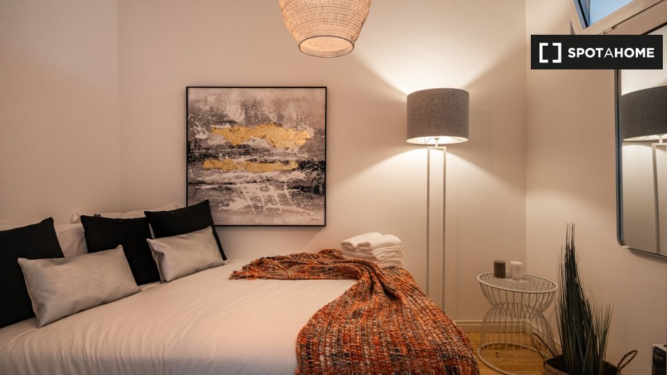 Apartment Lisbon, 2 beds, 75m² — photo 2