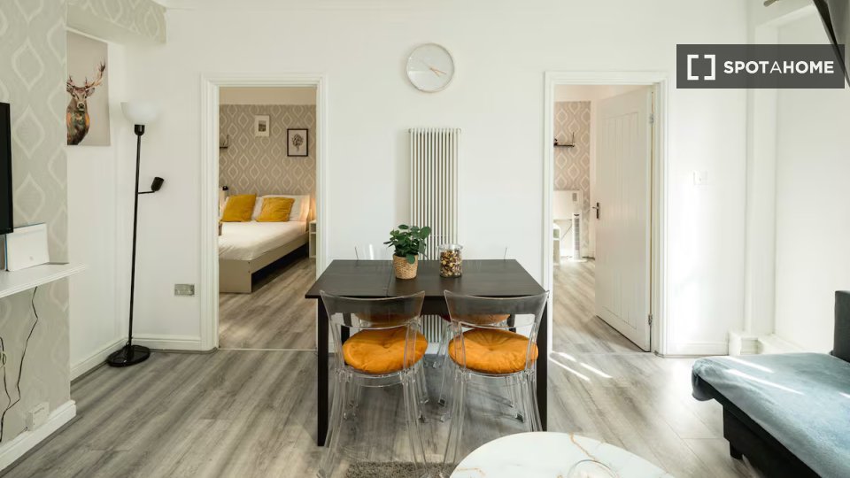 Apartment London, 2 beds — photo 11