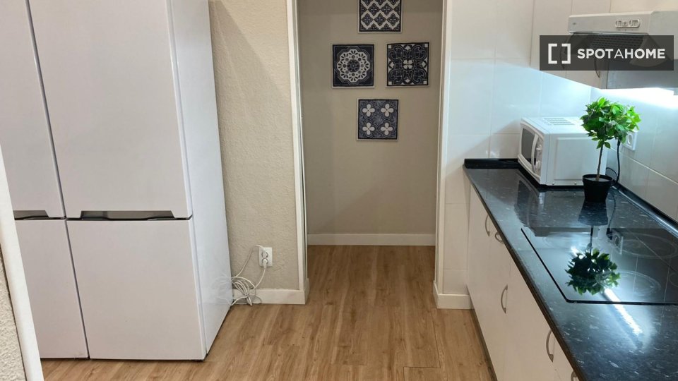 Double room Madrid, 5 beds — photo 23