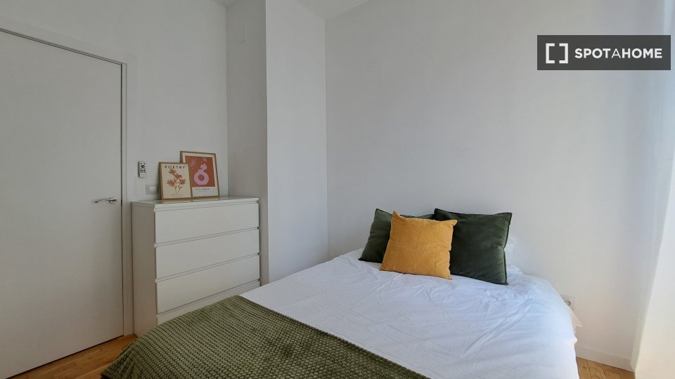 Double room Madrid, 5 beds — photo 11