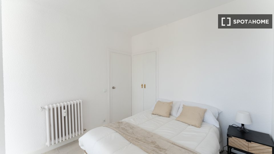 Double room Madrid, 6 beds — photo 2