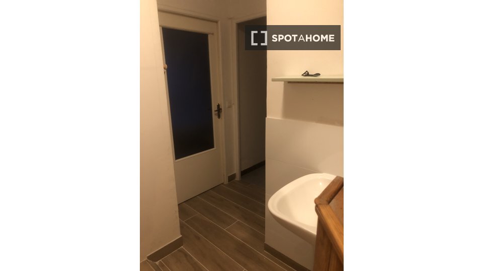 Double room Paris, 3 beds, 14m² — photo 7