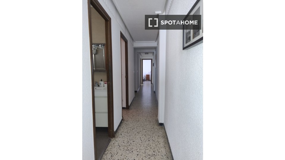 Apartment Alicante, 4 beds, 100m² — photo 13