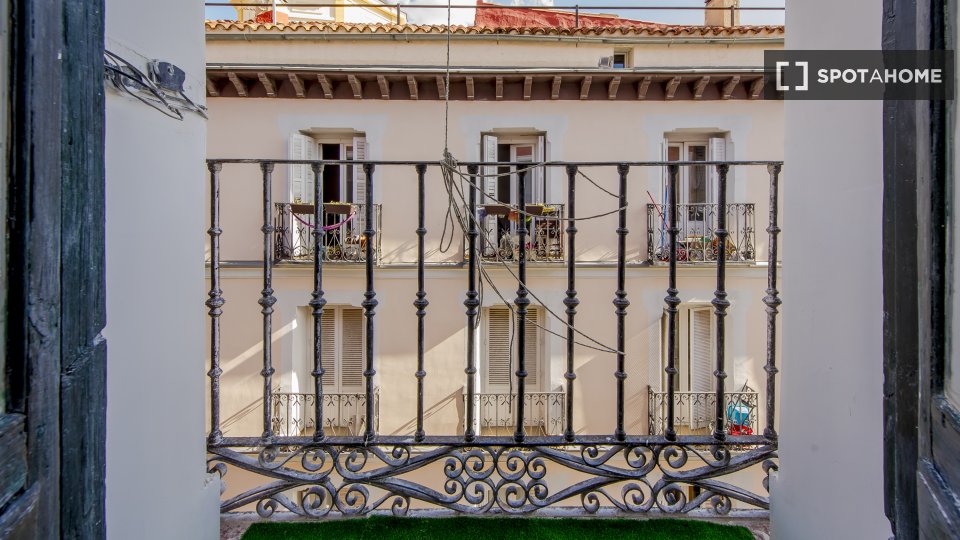 Double room Madrid, 6 beds, 125m² — photo 4