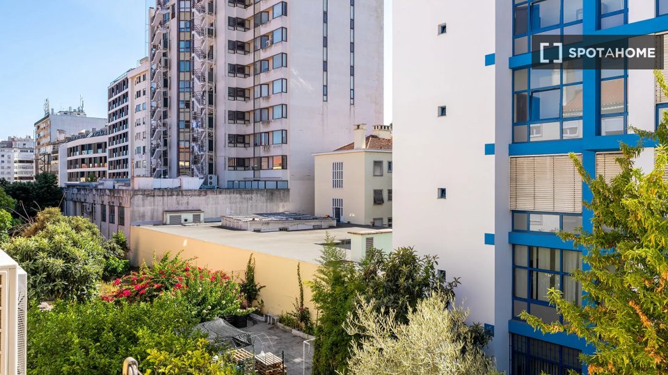 Double room Lisbon, 5 beds — photo 13