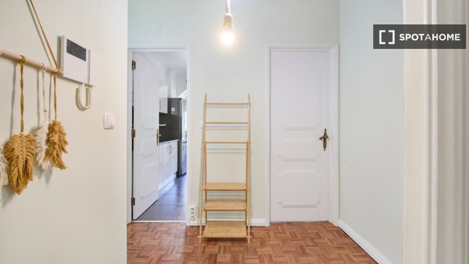 Double room Lisbon, 5 beds — photo 24