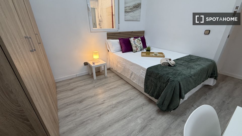 Double room Madrid, 4 beds — photo 12