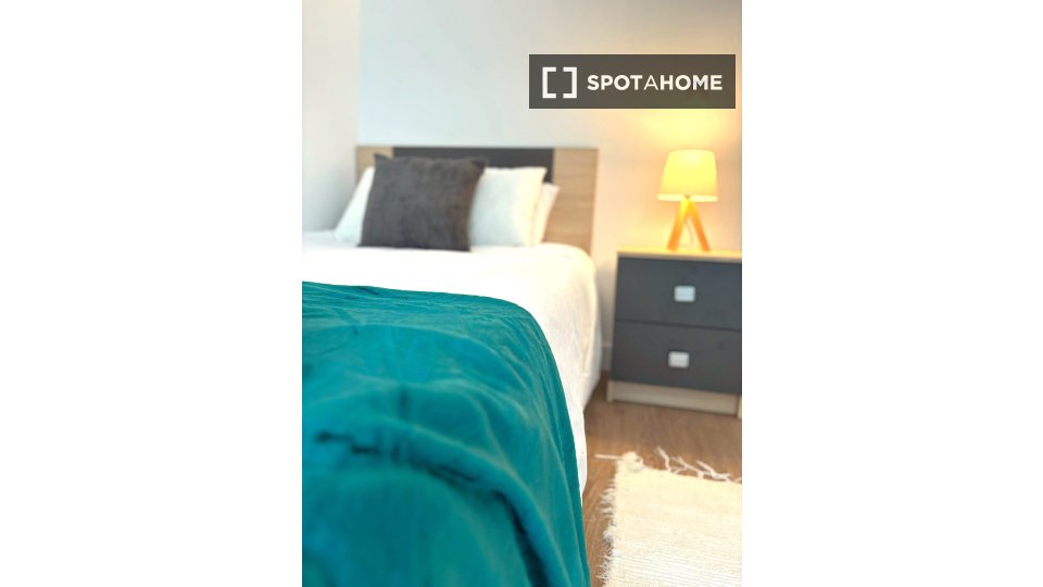 Double room Madrid, 7 beds, 160m² — photo 45