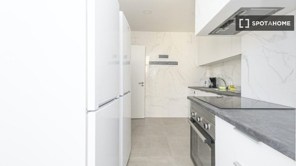 Double room Lisbon, 7 beds — photo 18