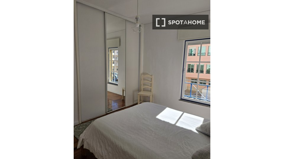 Double room Lisbon, 2 beds, 85m² — photo 13