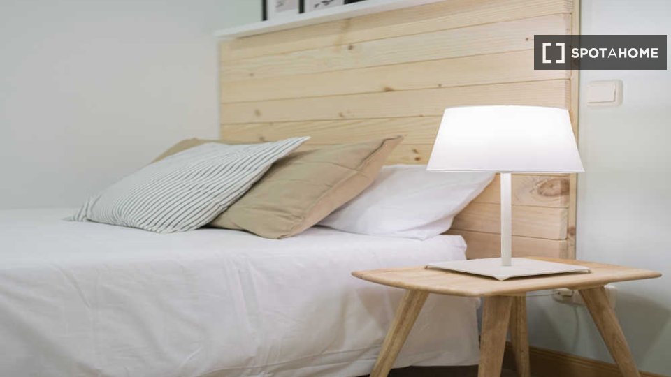 Habitación en un piso compartido de 41 habitaciones en alquiler en Justicia