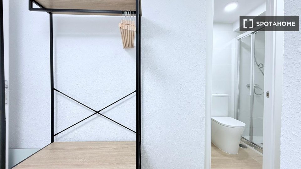 Double room Madrid, 5 beds — photo 1