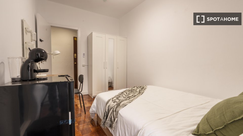 Double room Madrid, 5 beds — photo 40