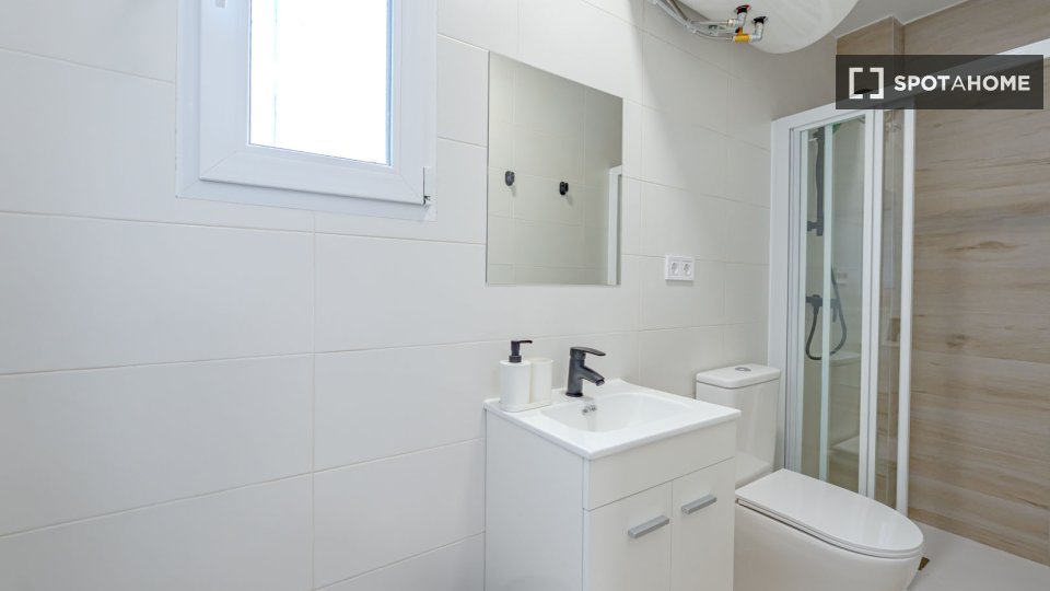 Double room Madrid, 4 beds — photo 12