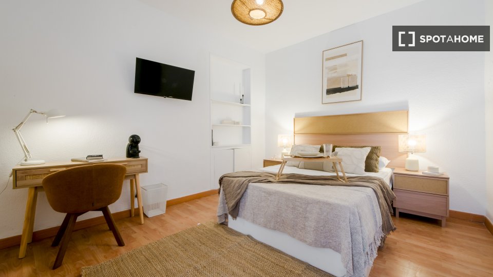 Double room Madrid, 5 beds — photo 4
