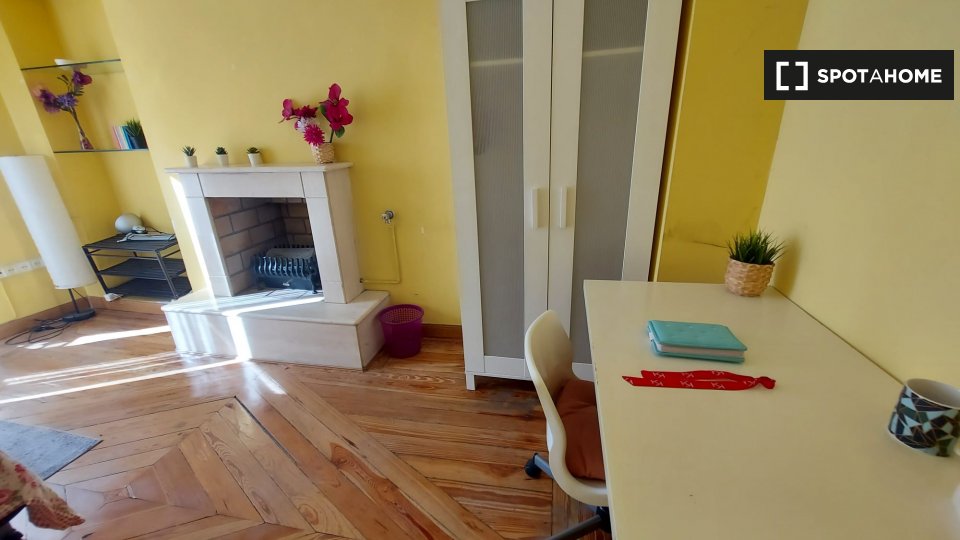 Double room Madrid, 7 beds, 180m² — photo 4