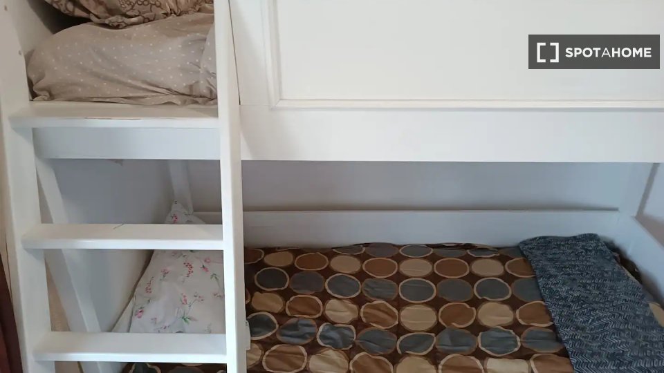 Double room Lisbon, 5 beds, 90m² — photo 2