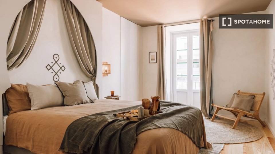 Apartment Lisbon, 2 beds, 117m² — photo 2