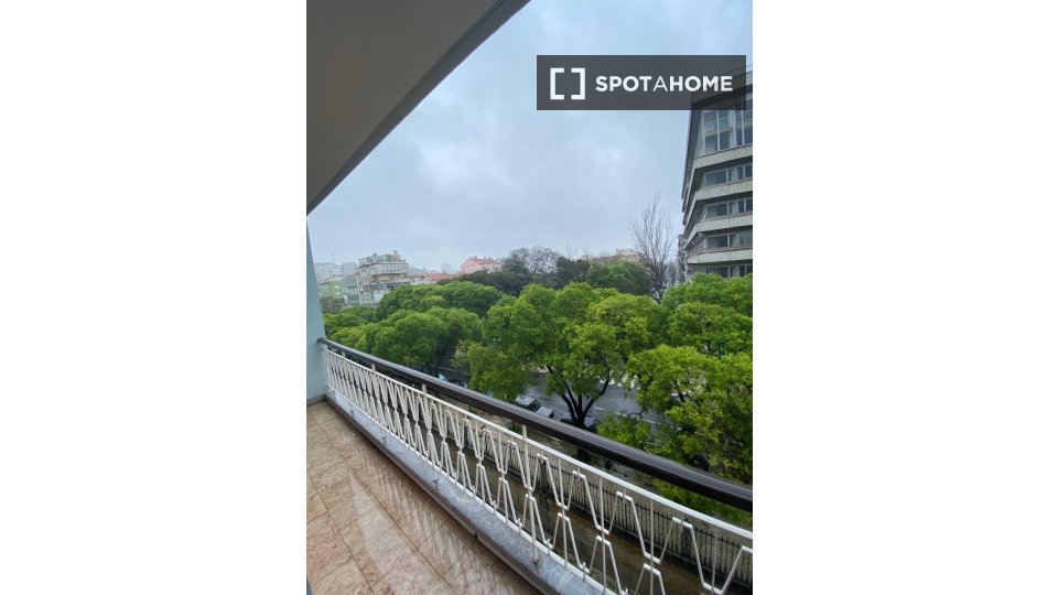 Double room Lisbon, 4 beds, 112m² — photo 10