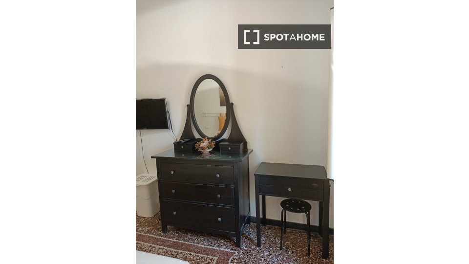 Double room Genoa, 4 beds, 175m² — photo 13