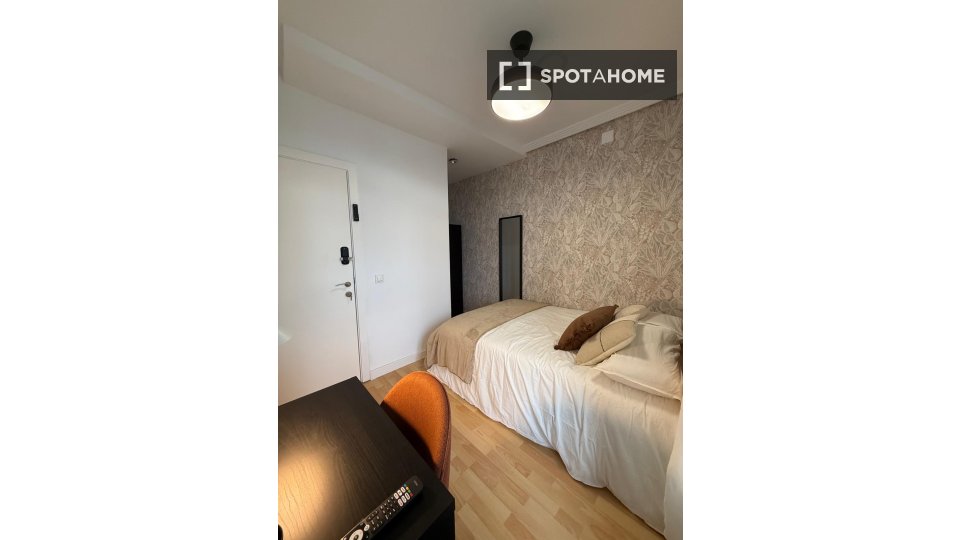 Double room Madrid, 8 beds — photo 2