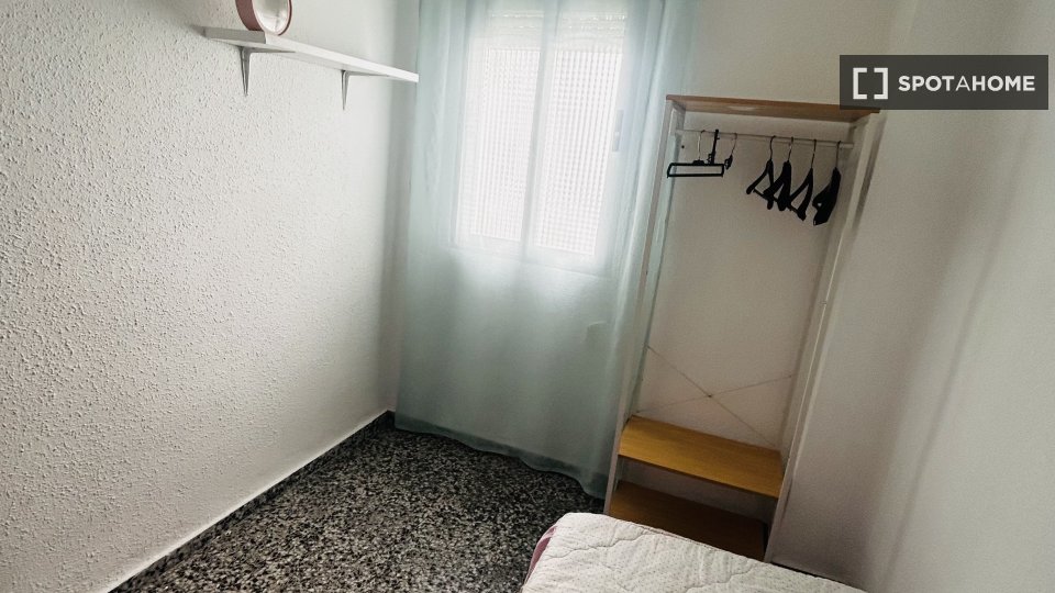 Habitación en piso compartido en alquiler en Safranar, Valencia.