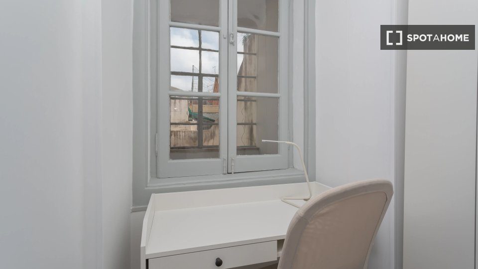 Double room Lisbon, 5 beds — photo 11