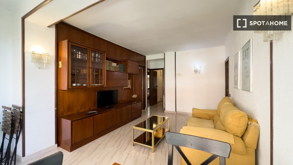 Apartment Barcelona, 4 beds, 75m² — photo 1