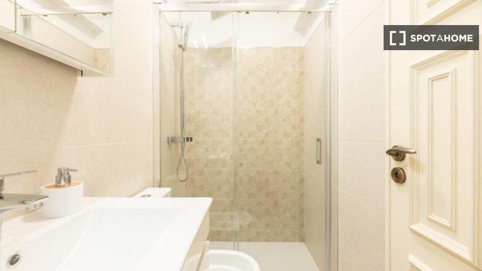 Apartment Lisbon, 2 beds, 90m² — photo 14